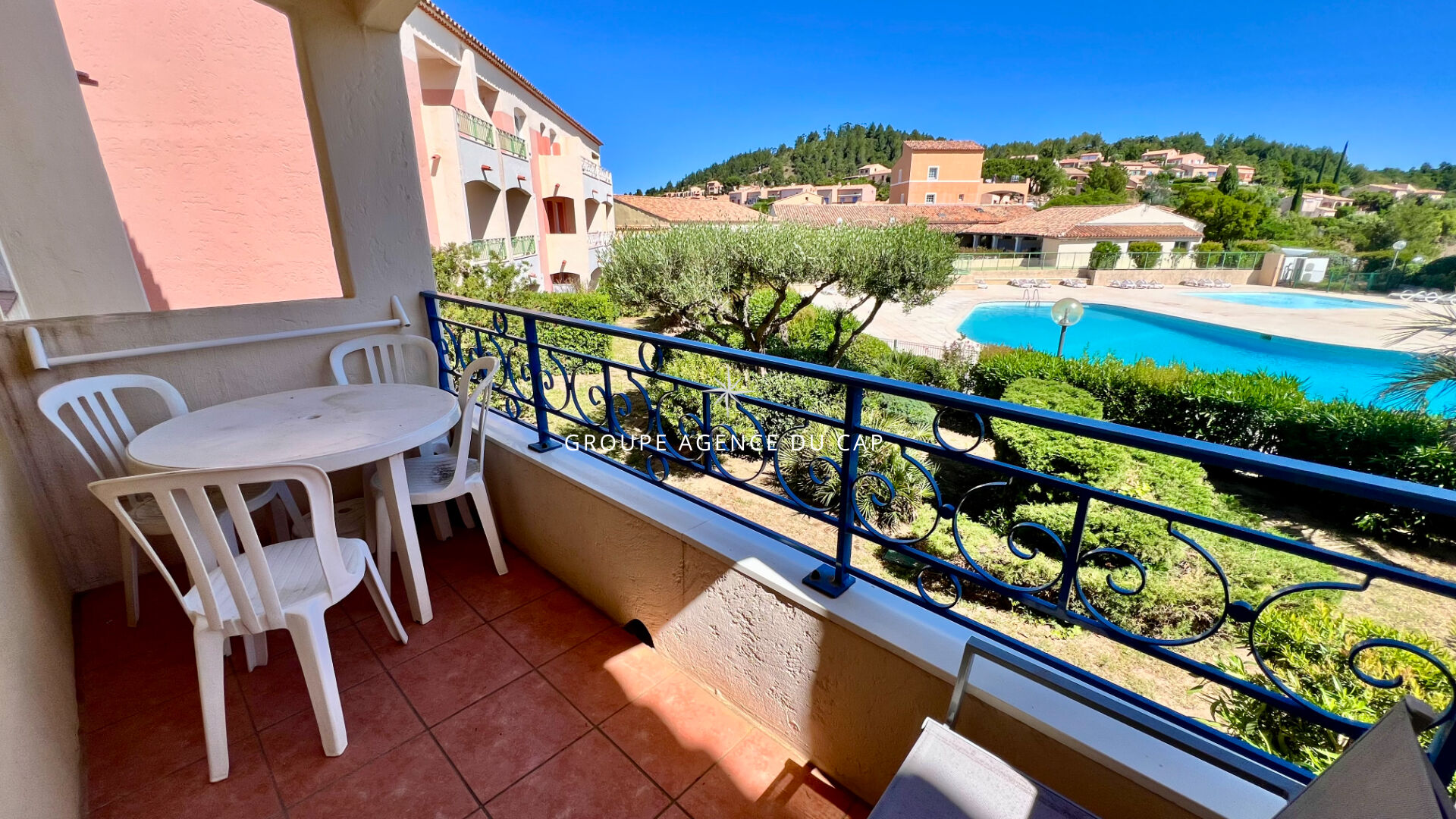 À VENDRE APPARTEMENT STUDIO DE 23M² DANS UNE RÉSIDENCE SÉCURISÉE AVEC PISCINE, AUX ISSAMBRES