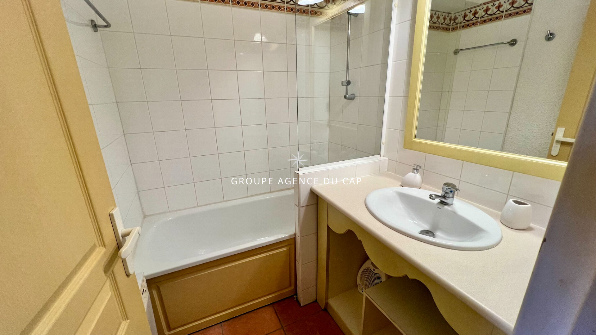 Photo À VENDRE APPARTEMENT STUDIO DE 23M² DANS UNE RÉSIDENCE SÉCURISÉE AVEC PISCINE, AUX ISSAMBRES image 5/6