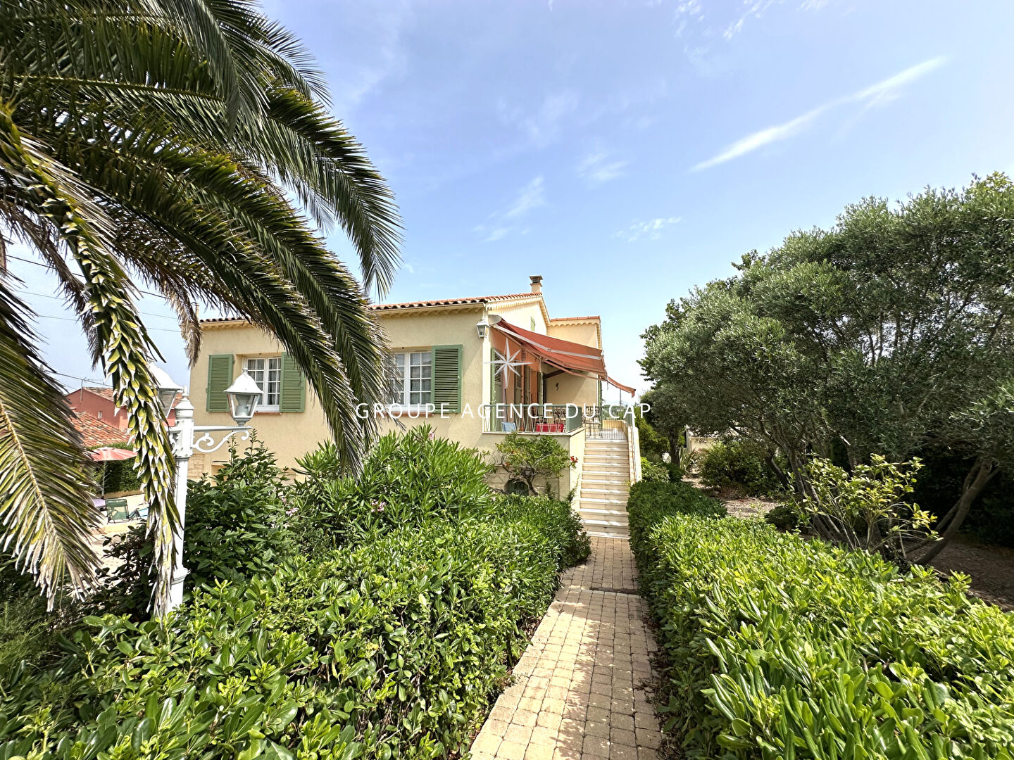 À VENDRE VILLA DE 150M² VUE MER AVEC 4 CHAMBRES, SITUÉE AU CALME DANS LE SECTEUR DE SAINT AYGULF