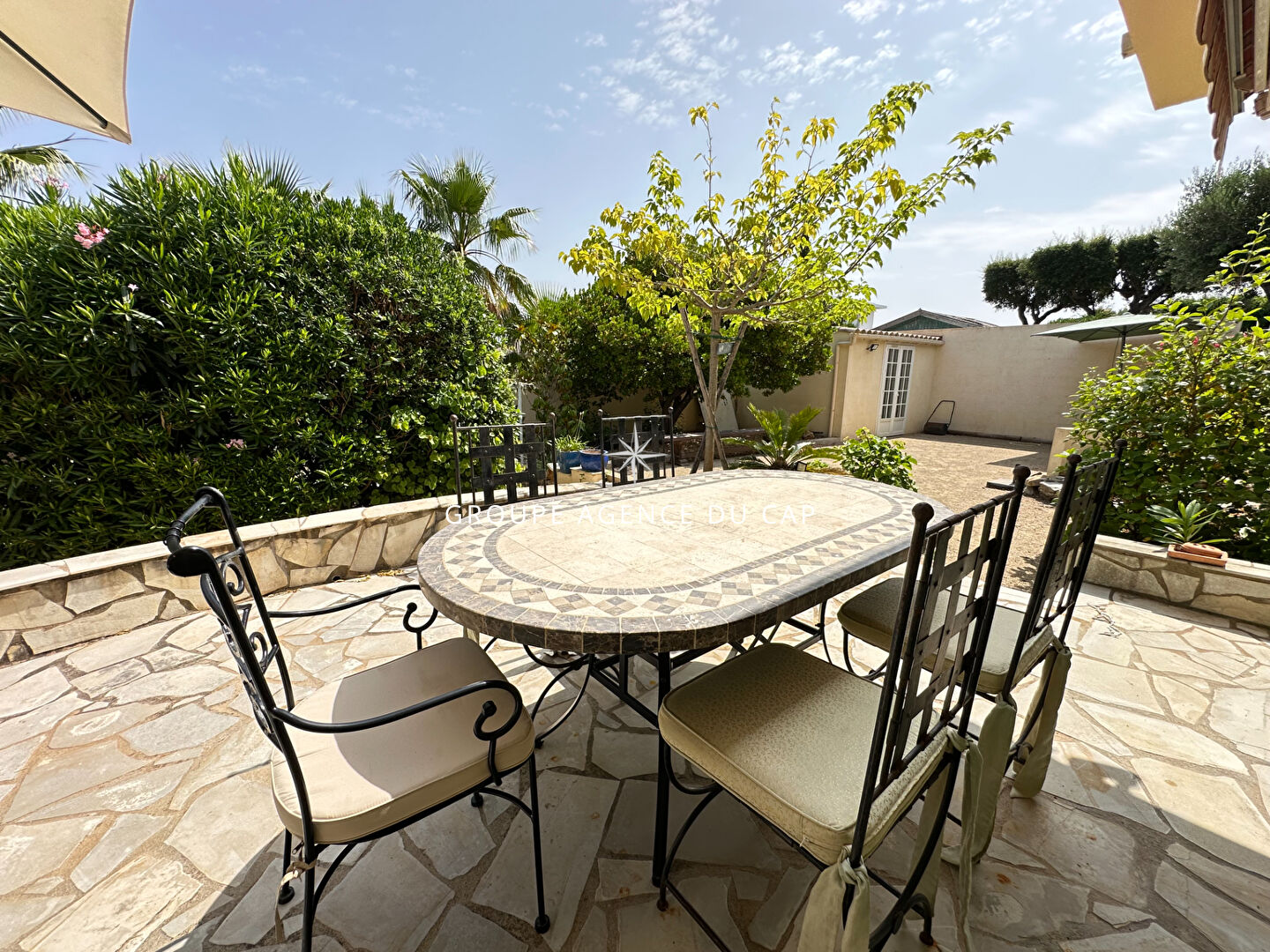 Photo À VENDRE VILLA DE 150M² VUE MER AVEC 4 CHAMBRES, SITUÉE AU CALME DANS LE SECTEUR DE SAINT AYGULF image 2/6