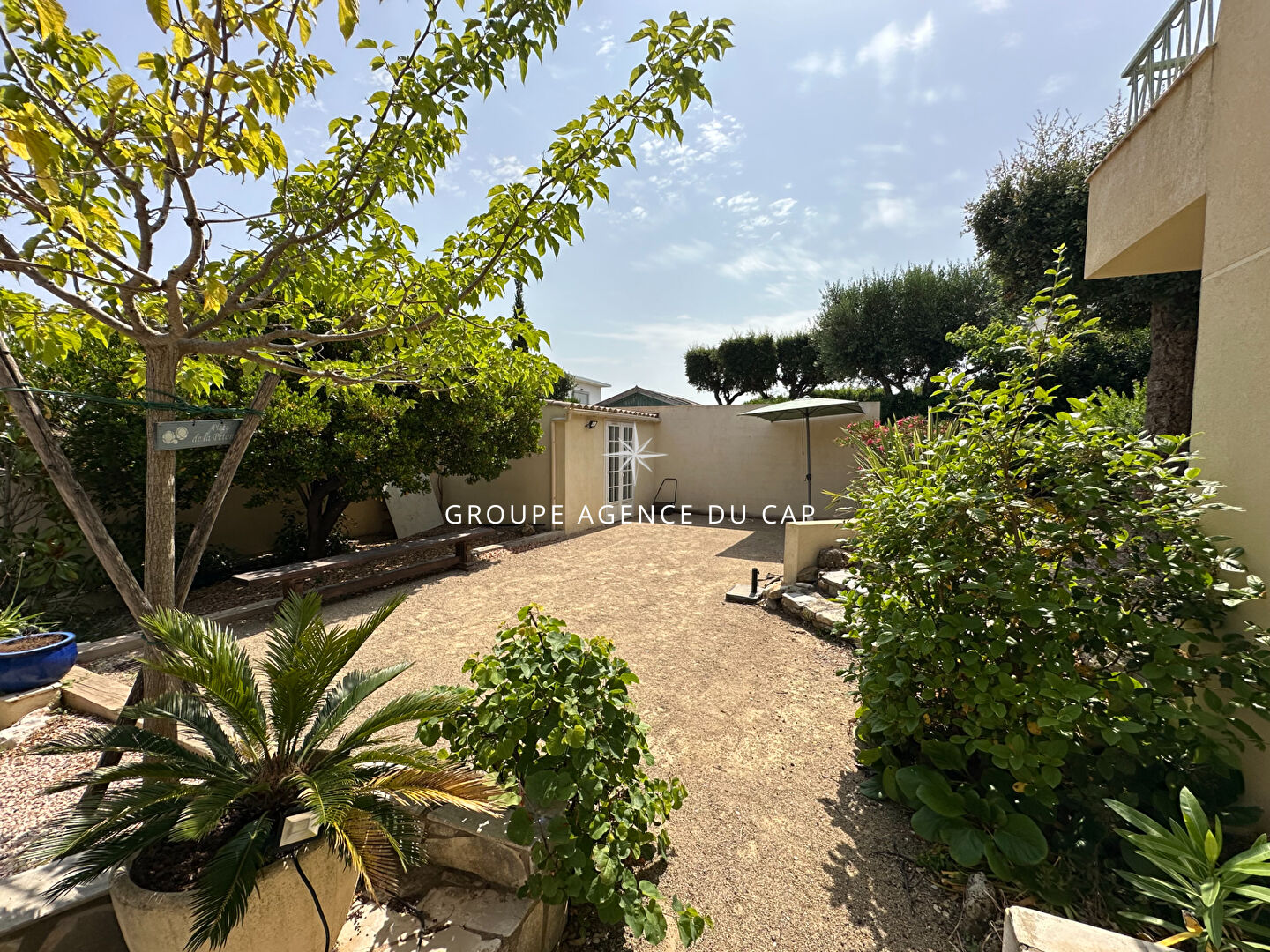 Photo À VENDRE VILLA DE 150M² VUE MER AVEC 4 CHAMBRES, SITUÉE AU CALME DANS LE SECTEUR DE SAINT AYGULF image 3/6