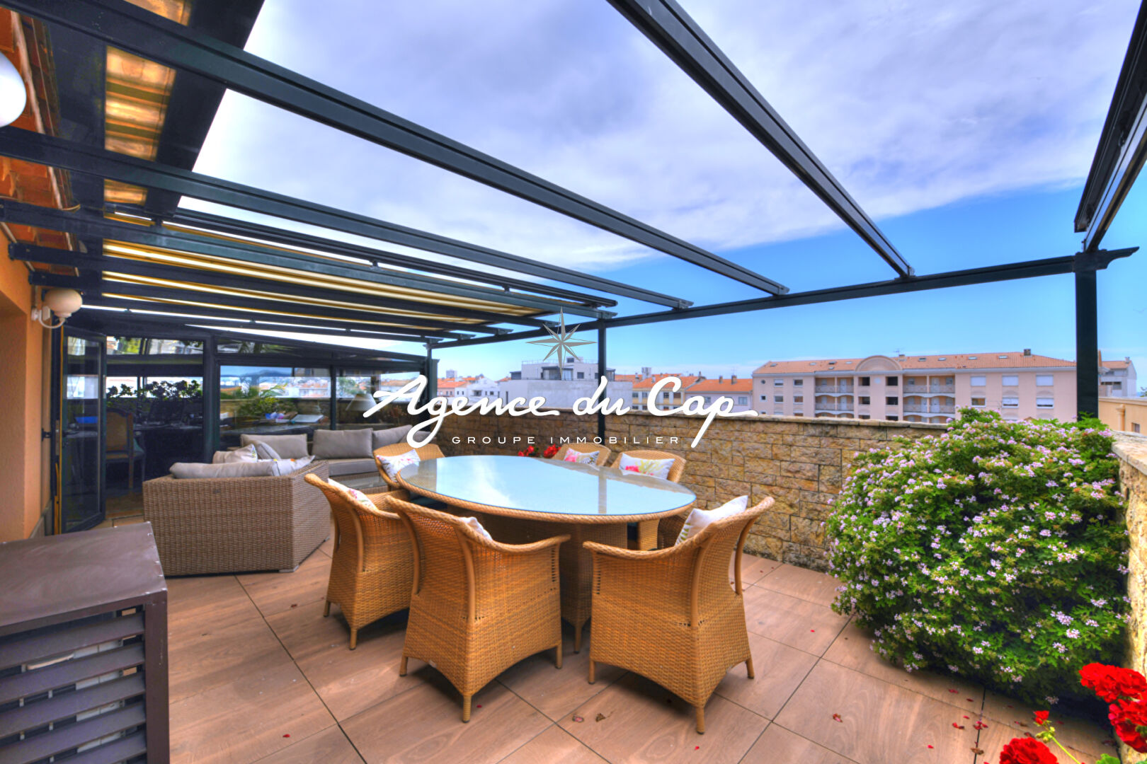 APPARTEMENT VILLA TOIT EN DERNIER ETAGE  3 PIECES VUE MER, 99 M² DE TERRASSE ET GARAGE