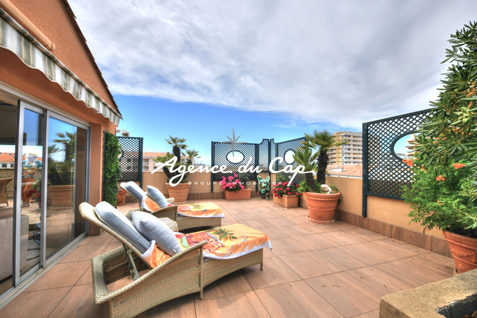 Photo APPARTEMENT VILLA TOIT EN DERNIER ETAGE  3 PIECES VUE MER, 99 M² DE TERRASSE ET GARAGE image 2/6