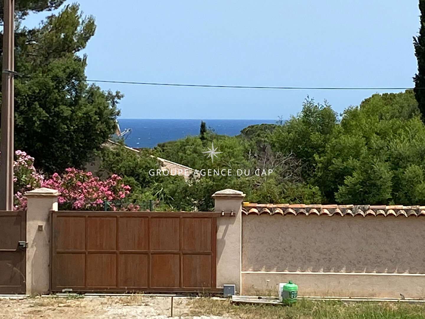 Photo À VENDRE, TERRAIN À BÂTIR AVEC PERMIS ACCEPTÉ ET PURGÉ, PROCHE DU CENTRE DE SAINT AYGULF image 2/3