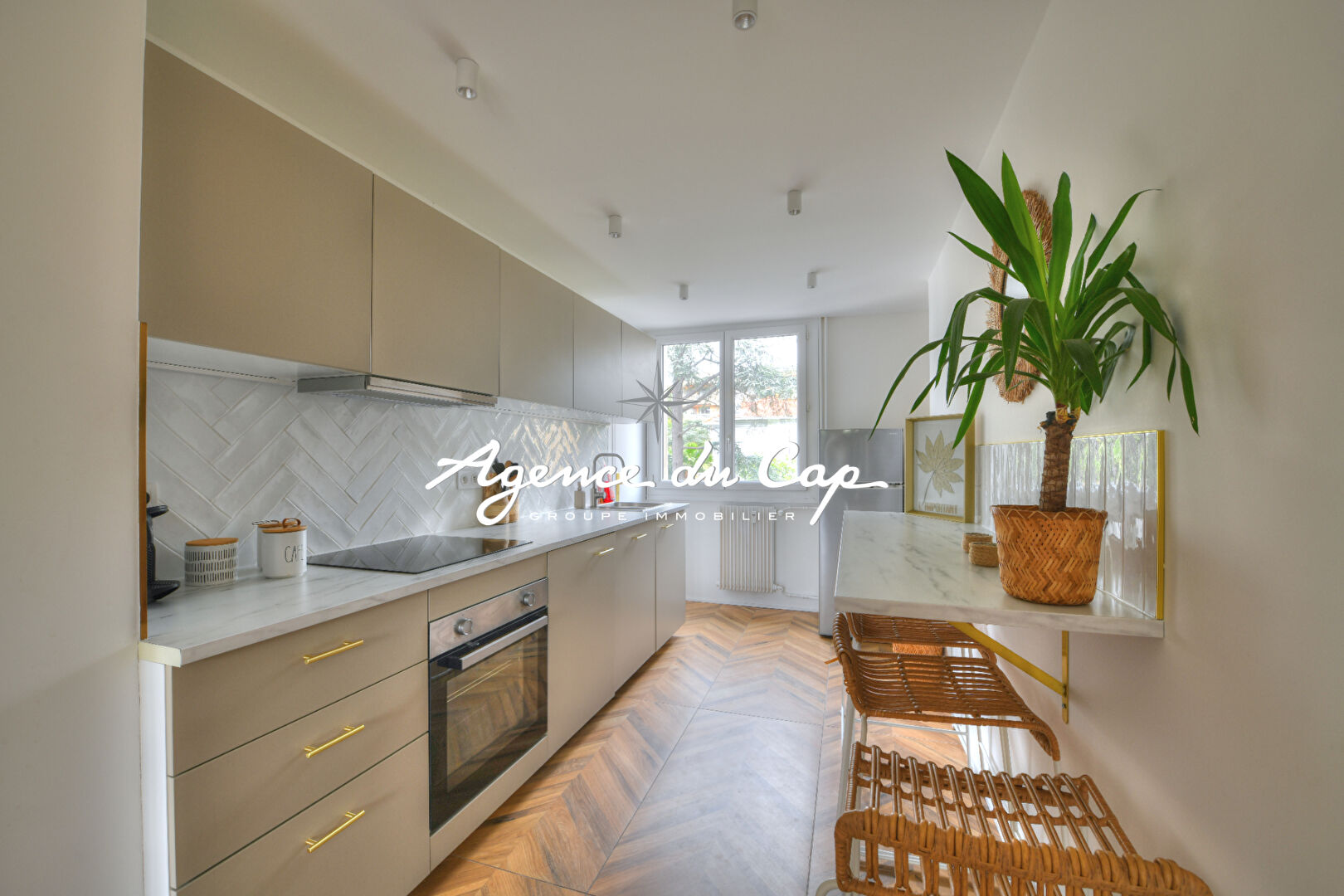 Photo A VENDRE APPARTEMENT RENOVÉ PROCHE CENTRE VILLE ET PLAGE A PIED 4 PIECES EXCELENT RENDEMENT LOCATIF AVEC PARKING ET CAVE A SAINT RAPHAEL image 2/5