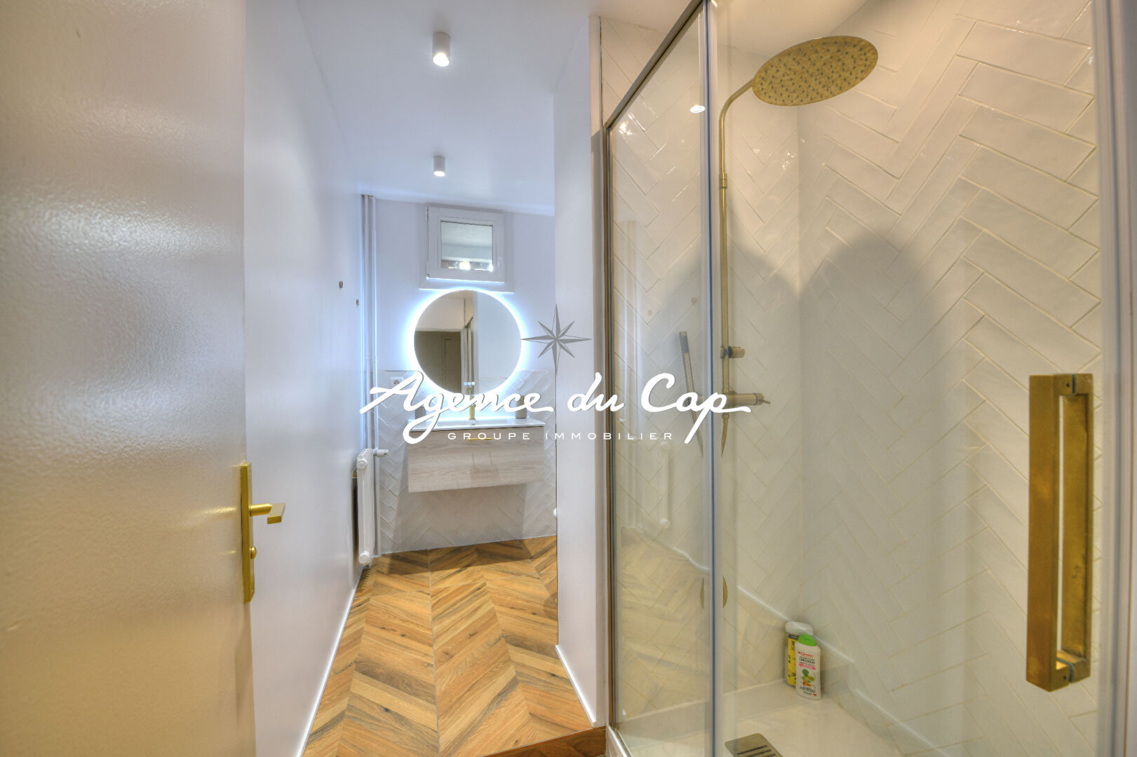 Photo A VENDRE APPARTEMENT RENOVÉ PROCHE CENTRE VILLE ET PLAGE A PIED 4 PIECES EXCELENT RENDEMENT LOCATIF AVEC PARKING ET CAVE A SAINT RAPHAEL image 4/5