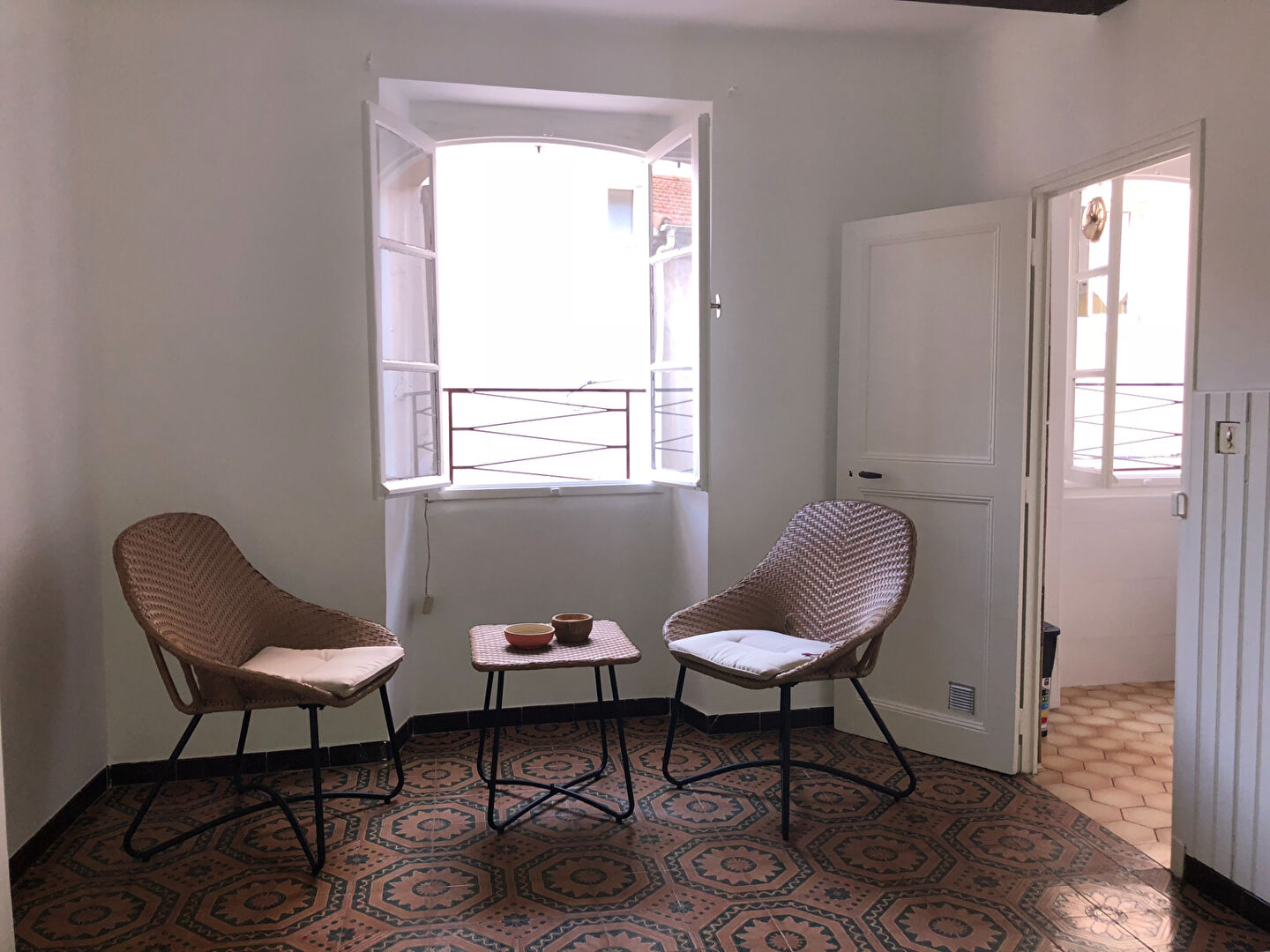 Photo IMMEUBLE AVEC 4 APPARTEMENTS CENTRE VILLE SAINT RAPHAEL image 2/5