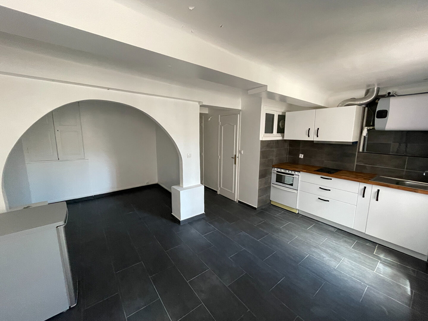 Photo IMMEUBLE AVEC 4 APPARTEMENTS CENTRE VILLE SAINT RAPHAEL image 3/5