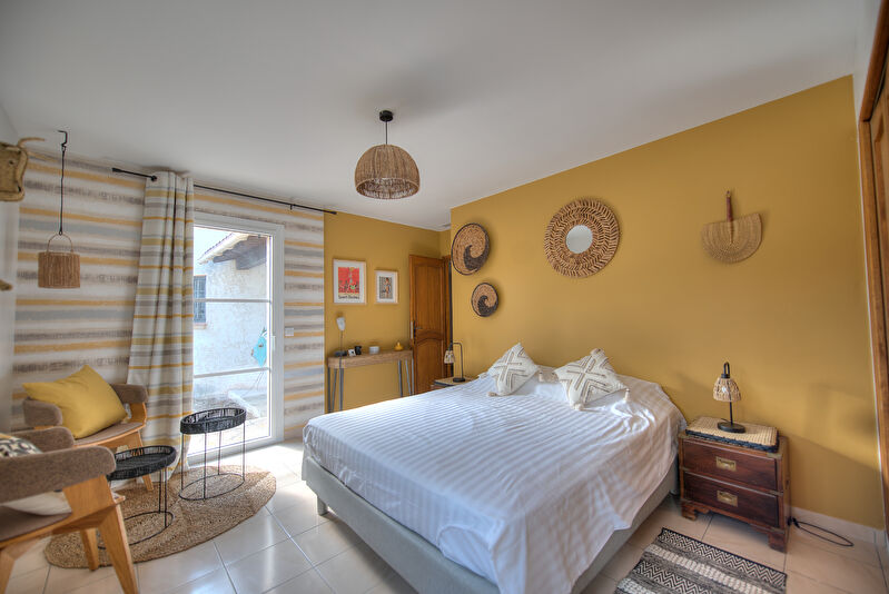 Photo VILLA PLAIN PIED LUMINEUSE AVEC PISCINE SUR UN TERRAIN DE  4700M² DANS UN DOMAINE SECURISE image 3/6