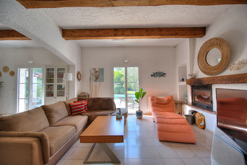 Photo VILLA PLAIN PIED LUMINEUSE AVEC PISCINE SUR UN TERRAIN DE  4700M² DANS UN DOMAINE SECURISE image 5/6