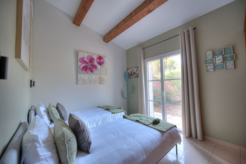 Photo VILLA PLAIN PIED LUMINEUSE AVEC PISCINE SUR UN TERRAIN DE  4700M² DANS UN DOMAINE SECURISE image 6/6