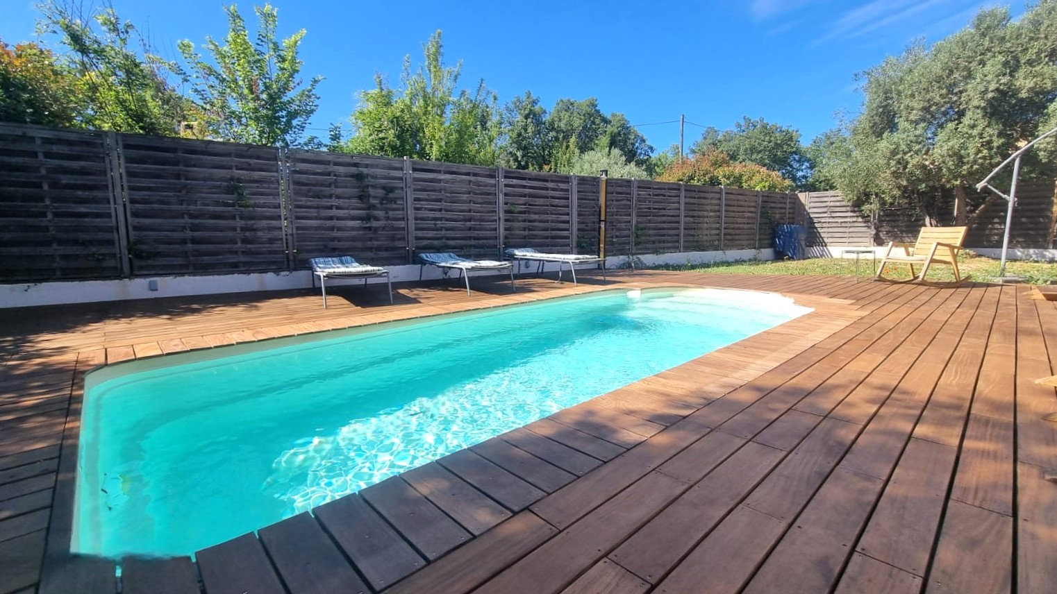 BAGNOLS EN FORET VILLA AVEC PISCINE A PIEDS DU VILLAGE