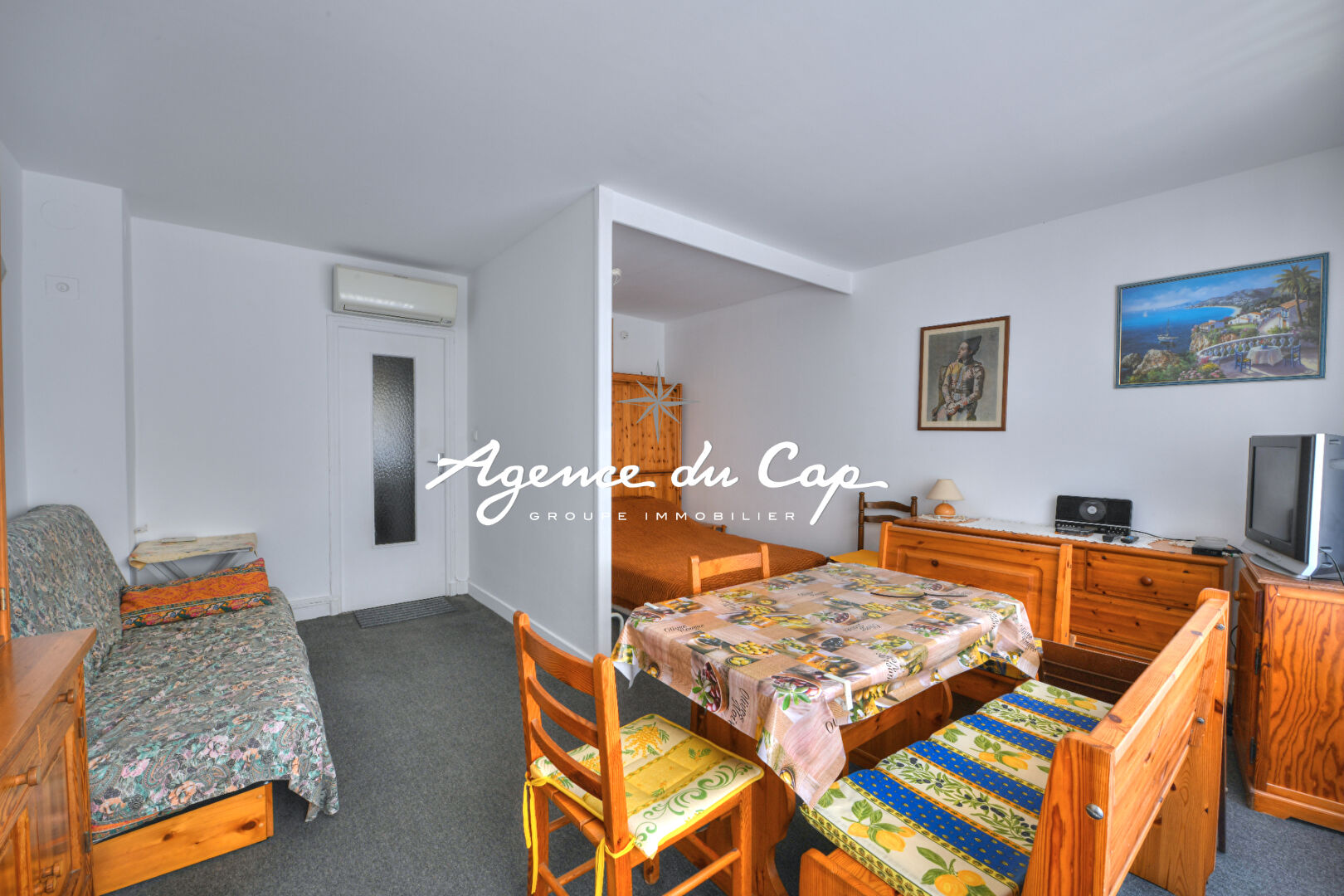 Photo APPARTEMENT A VENDRE TYPE T1 AVEC COIN NUIT  COEUR DE VILLE A 100M DE LA PLAGE A SAINT RAPHAEL TRIANGLE D'OR image 2/6