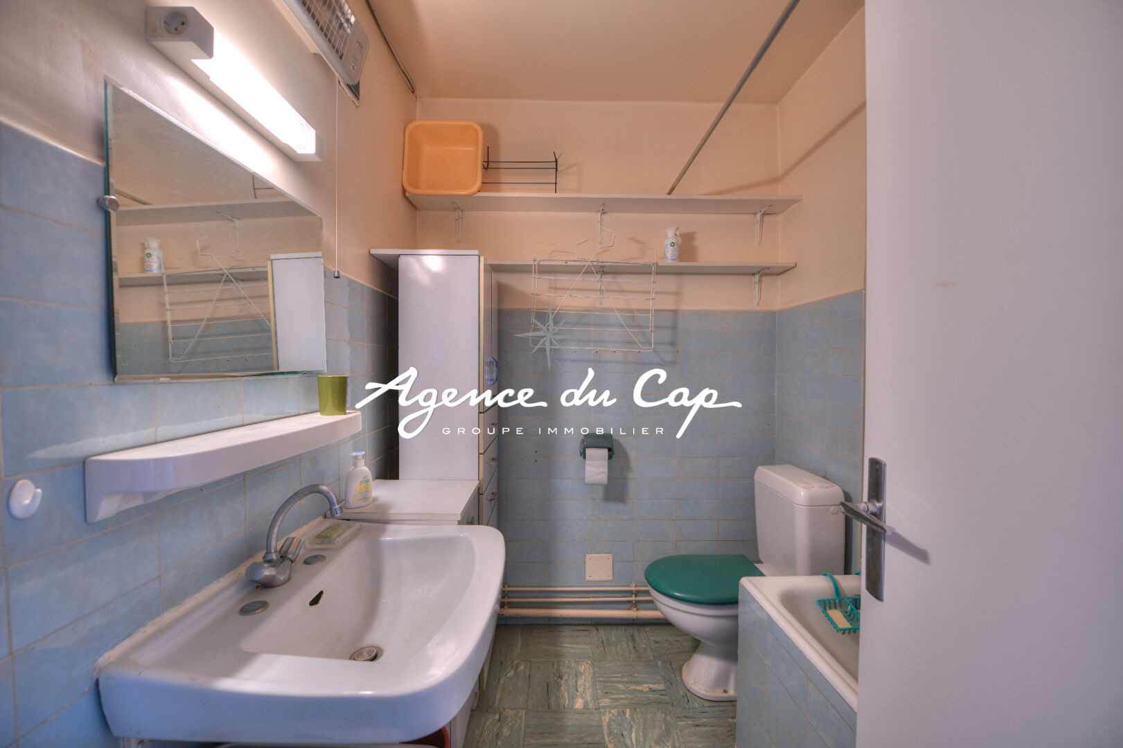 Photo APPARTEMENT A VENDRE TYPE T1 AVEC COIN NUIT  COEUR DE VILLE A 100M DE LA PLAGE A SAINT RAPHAEL TRIANGLE D'OR image 6/6