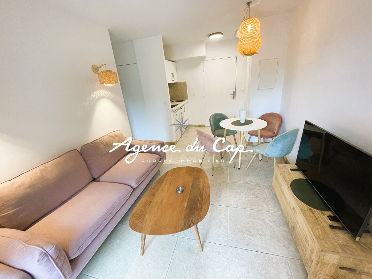 Photo APPARTEMENT 2 PIECES RESIDENCE AVEC PISCINE ET GARAGE PRIVATIF SAINT RAPHAEL VALESCURE image 2/5