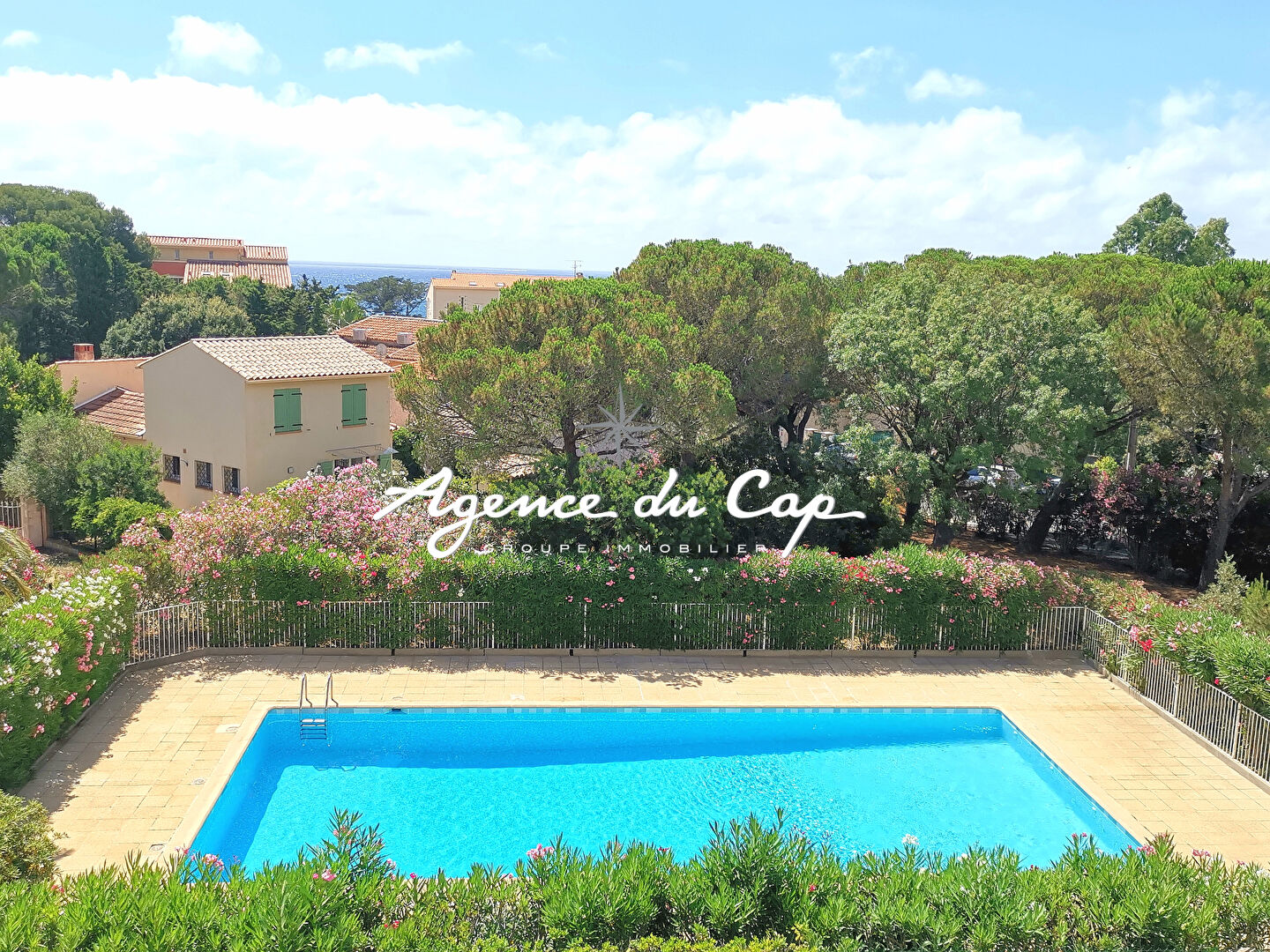 APPARTEMENT VUE MER AVEC PISCINE, 2 CHAMBRES ET 2 TERRASSES A SAINT AYGULF