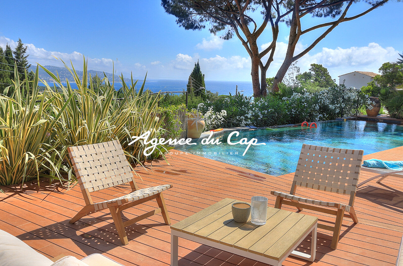 Photo VILLA CONTEMPORAINE VUE MER PROCHE CENTRE 4 CHAMBRES GARAGE PISCINE SAINTE MAXIME image 2/6