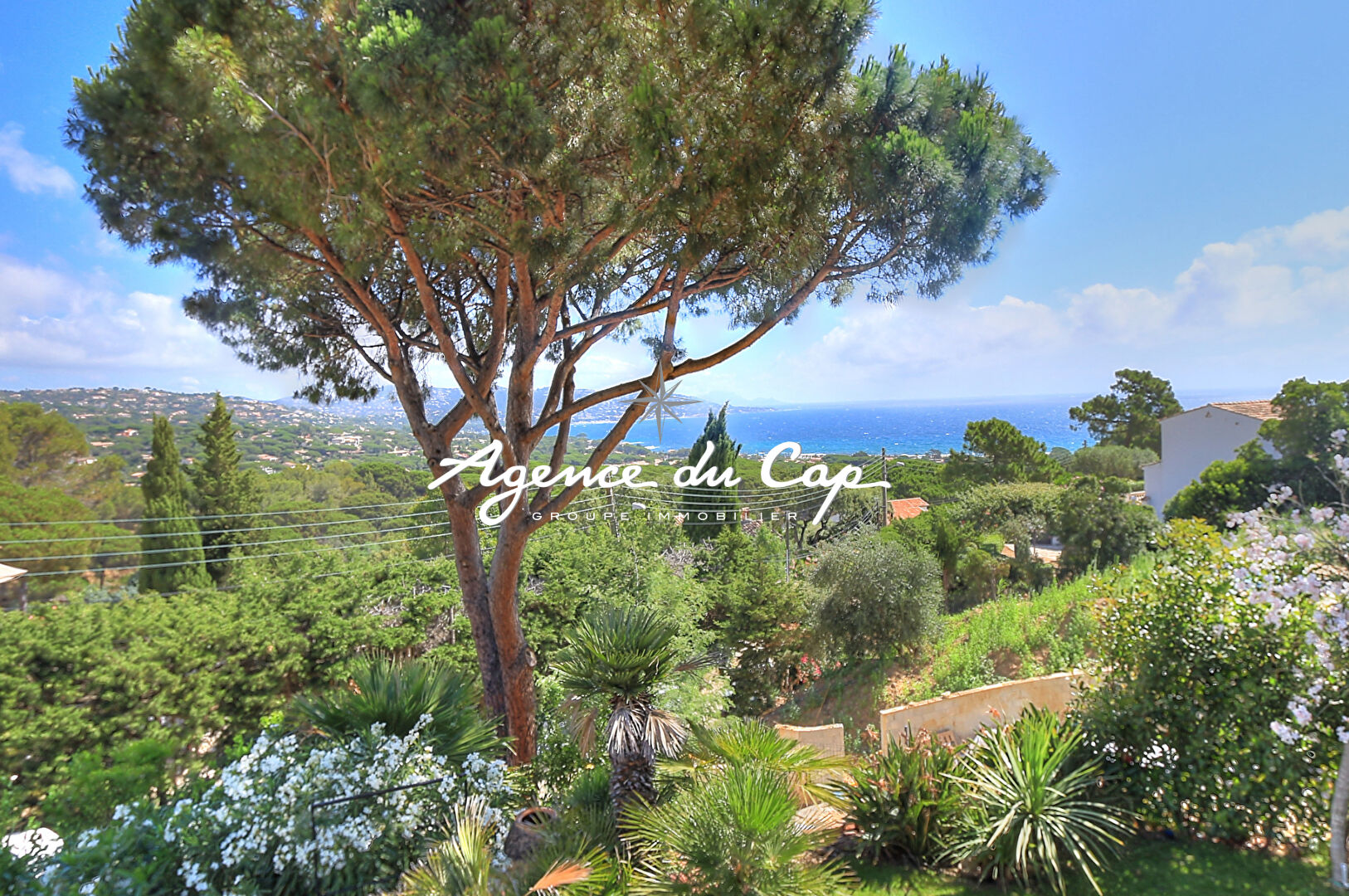 Photo VILLA CONTEMPORAINE VUE MER PROCHE CENTRE 4 CHAMBRES GARAGE PISCINE SAINTE MAXIME image 3/6