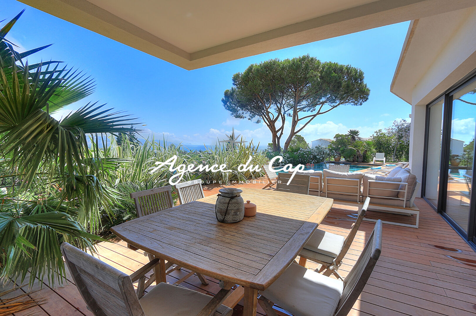 Photo VILLA CONTEMPORAINE VUE MER PROCHE CENTRE 4 CHAMBRES GARAGE PISCINE SAINTE MAXIME image 4/6