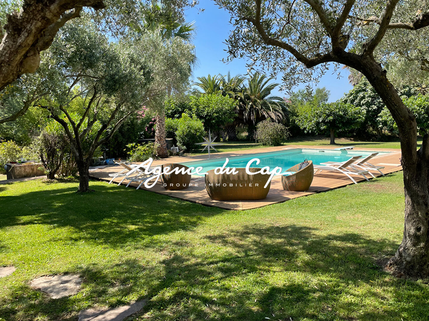 Photo SUPERBE PROPRIETE AVEC 4 CHAMBRES PISCINE ET TENNIS ROQUEBRUNE image 3/6