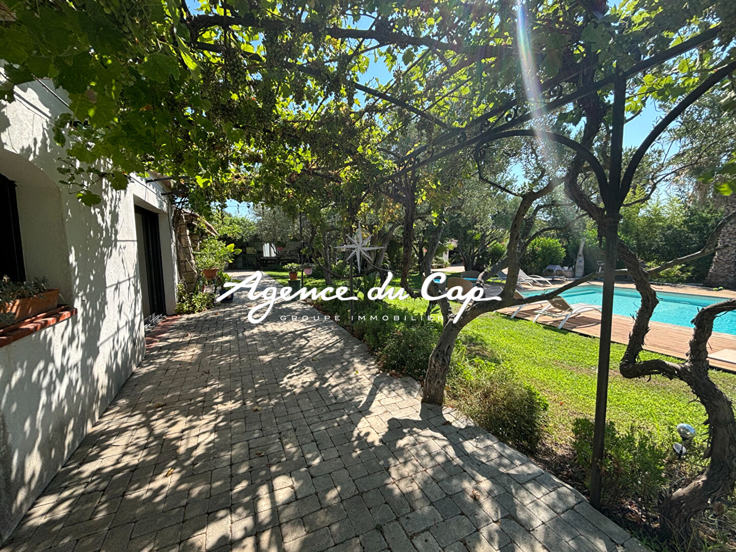 Photo SUPERBE PROPRIETE AVEC 4 CHAMBRES PISCINE ET TENNIS ROQUEBRUNE image 4/6