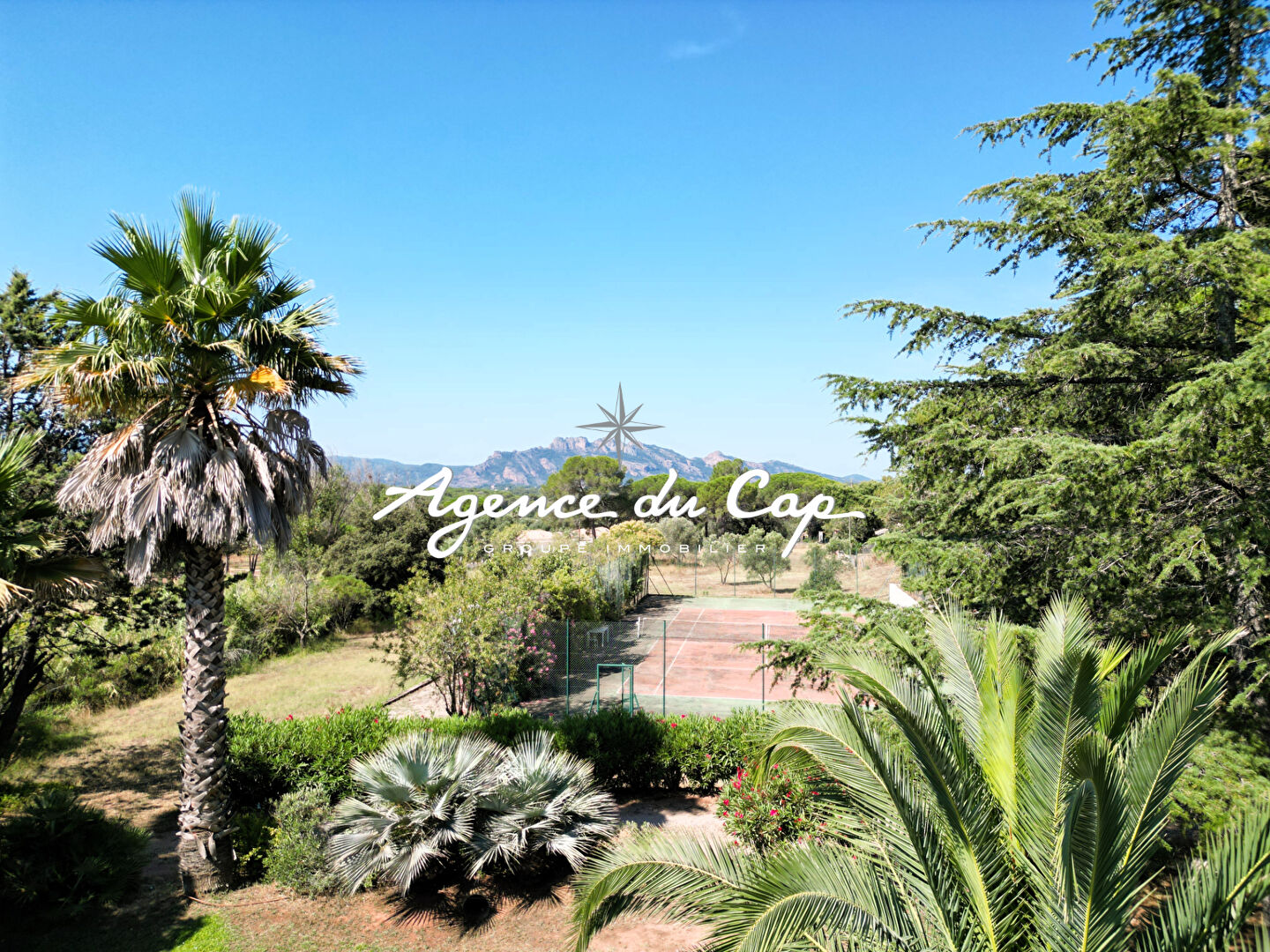 Photo SUPERBE PROPRIETE AVEC 4 CHAMBRES PISCINE ET TENNIS ROQUEBRUNE image 5/6