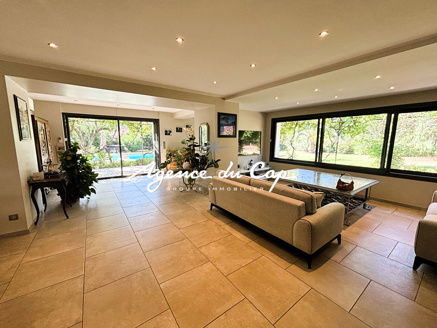 Photo SUPERBE PROPRIETE AVEC 4 CHAMBRES PISCINE ET TENNIS ROQUEBRUNE image 6/6