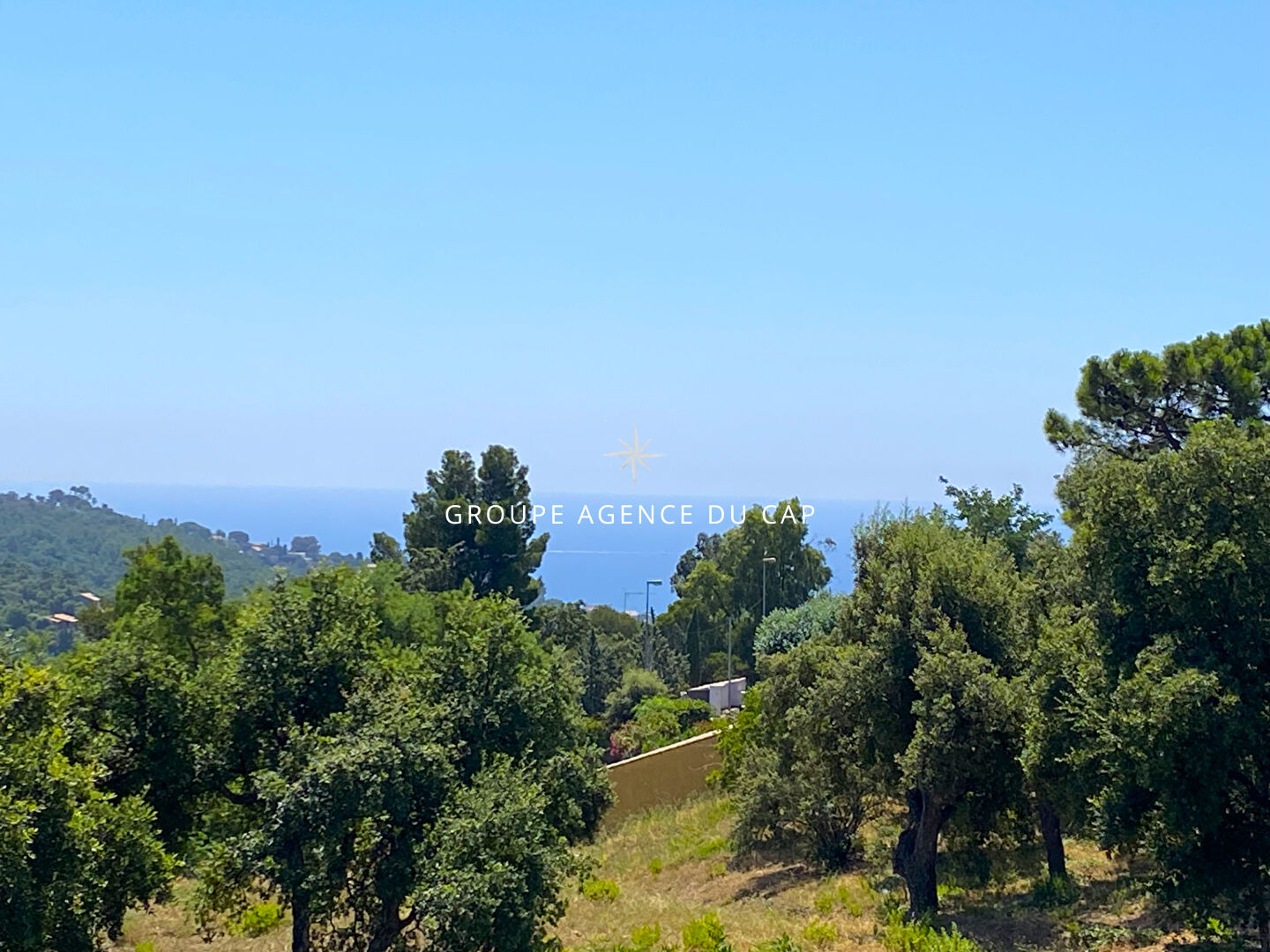 A VENDRE VILLA 5 PIECES VUE MER AVEC GRAND TERRAIN ET TENNIS PRIVE