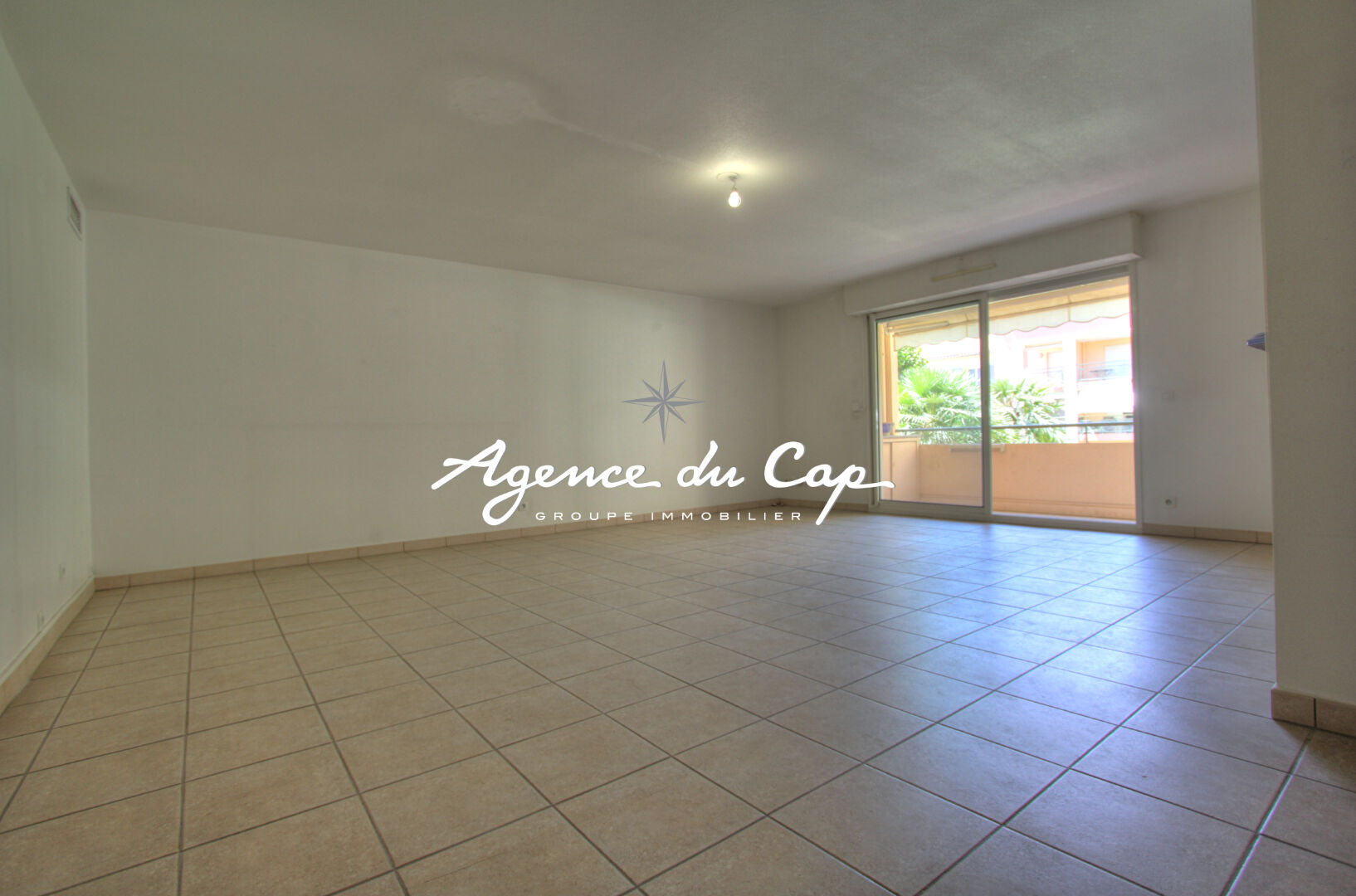 Photo A VENDRE APPARTEMENT T4  de 95 m² SAINTE MAXIME CENTRE image 3/6