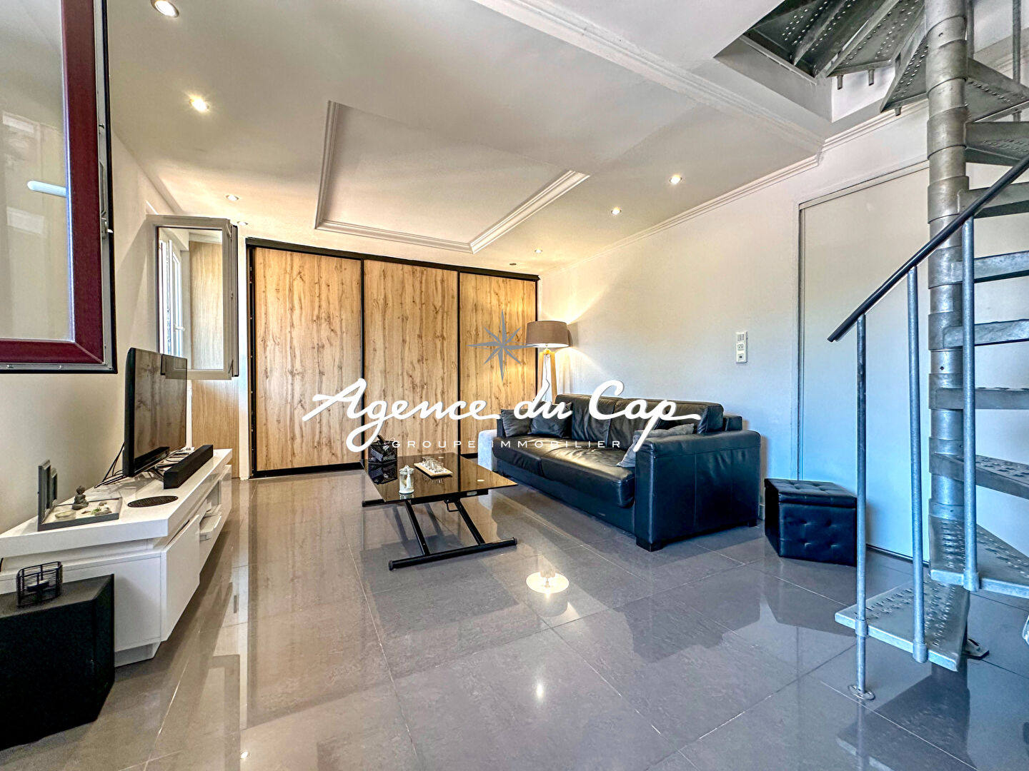 Photo À VENDRE APPARTEMENT 45M² 3 PIECES SITUÉ DANS UNE RÉSIDENCE AVEC PISCINE A SAINT AYGULF image 3/6