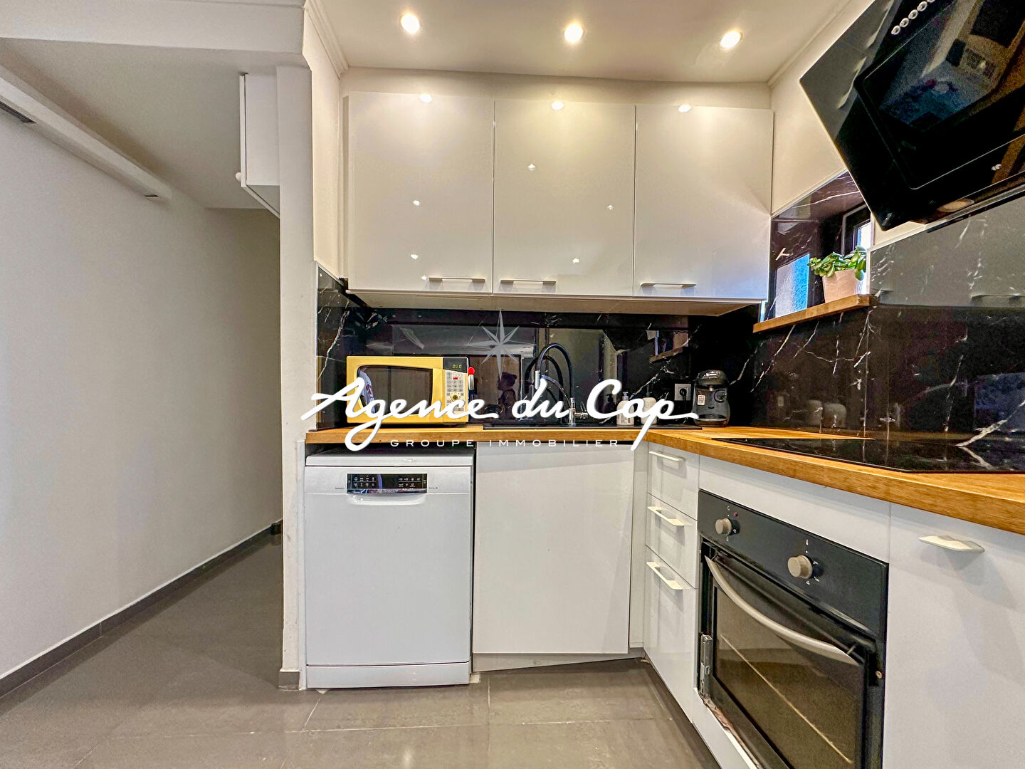 Photo À VENDRE APPARTEMENT 45M² 3 PIECES SITUÉ DANS UNE RÉSIDENCE AVEC PISCINE A SAINT AYGULF image 6/6