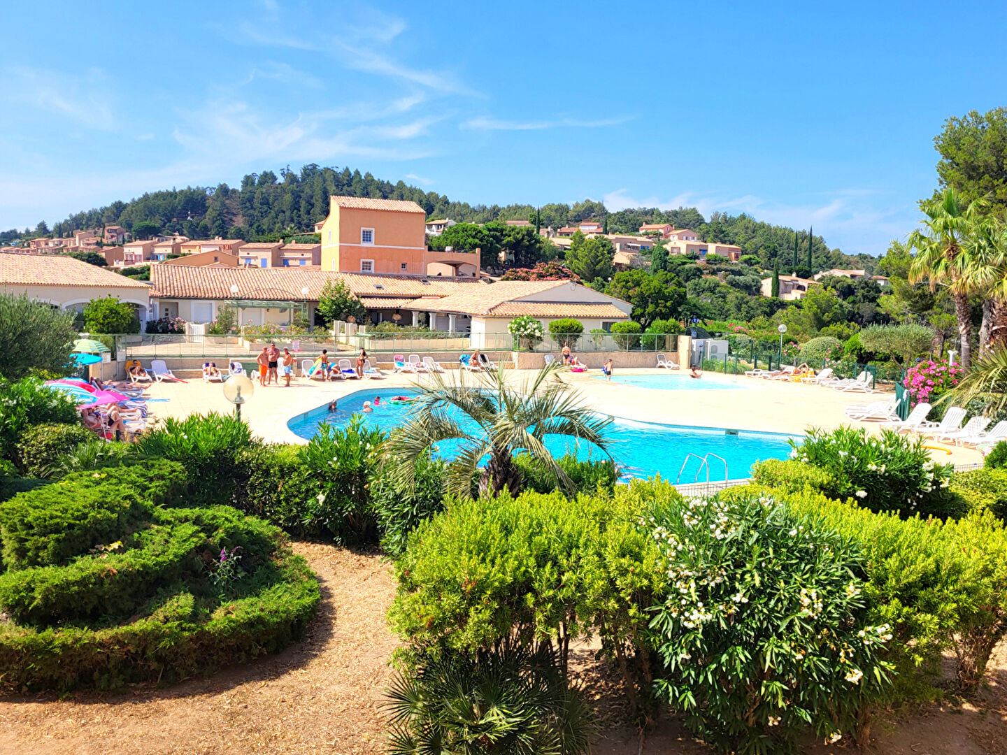 À VENDRE APPARTEMENT 2 PIECES DE 36M² DANS UNE RÉSIDENCE SÉCURISÉE AVEC PISCINE, AUX ISSAMBRES