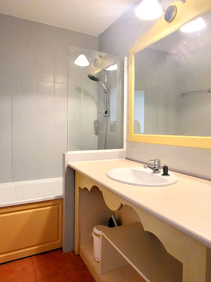 Photo À VENDRE APPARTEMENT 2 PIECES DE 36M² DANS UNE RÉSIDENCE SÉCURISÉE AVEC PISCINE, AUX ISSAMBRES image 5/6