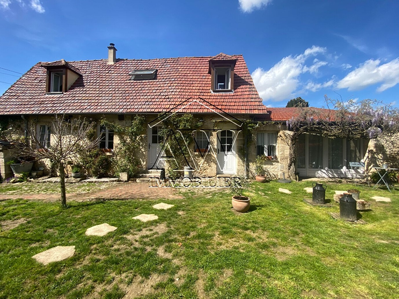 Agence immobilière de ARTHUR WINLEY IMMOBILIER - AW IMMOBILIER Sainte-Geneviève