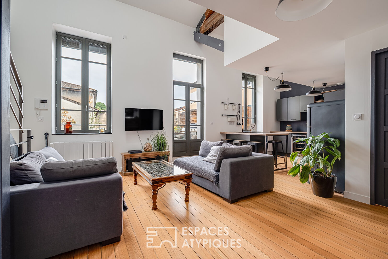 Appartement ancien avec terrasse dans une ancienne école
