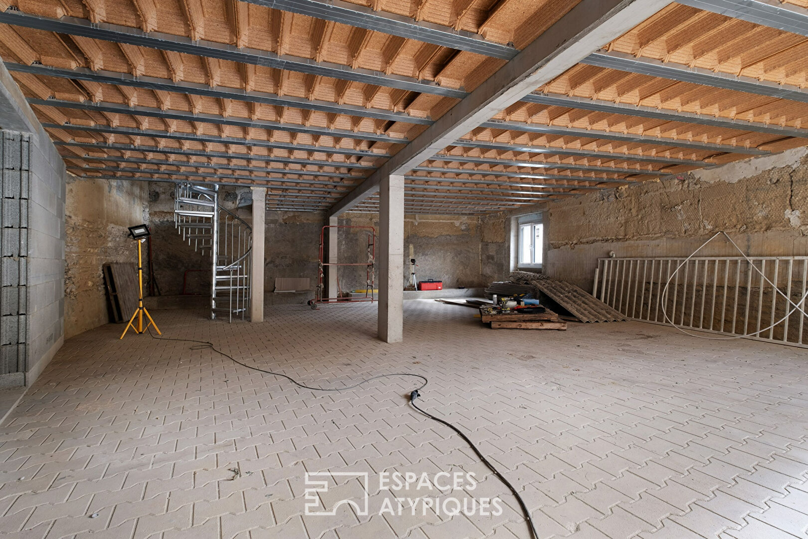 Photo Loft avec terrasse à réhabiliter image 4/6