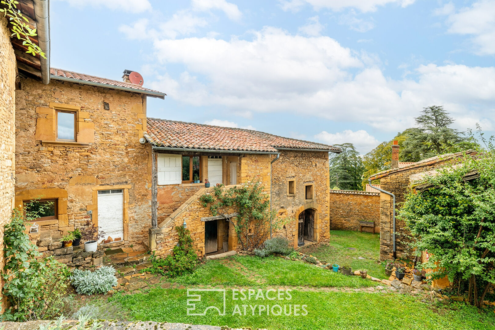 Agence immobilière de ESPACES ATYPIQUES LYON - ESPACES ATYPIQUES Villefranche
