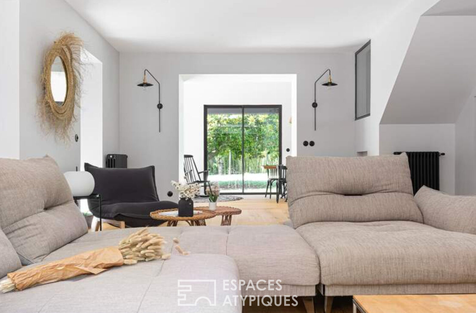 Photo Maison 19e entièrement rénovée par architecte avec piscine image 3/6