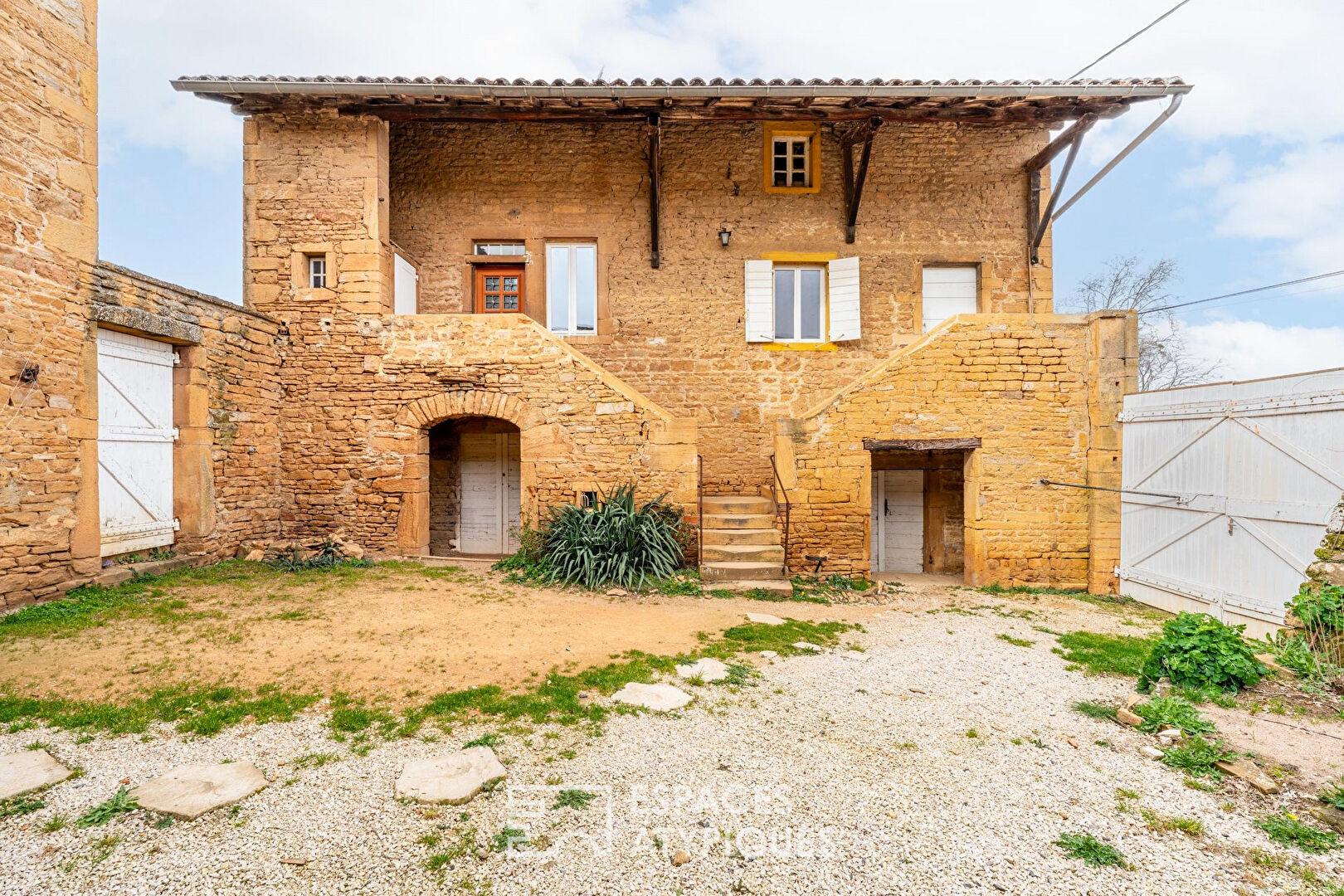 Agence immobilière de ESPACES ATYPIQUES LYON - ESPACES ATYPIQUES Villefranche