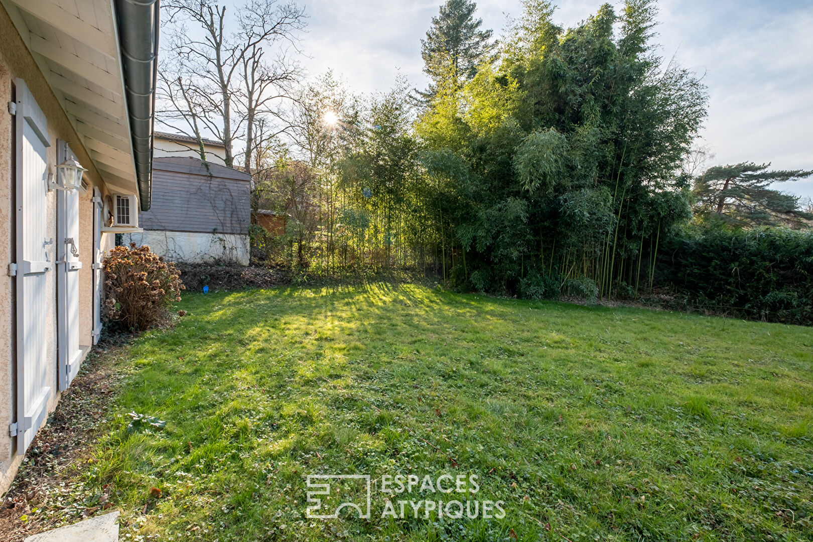 Photo Maison de plain pied avec jardin bucolique image 4/6