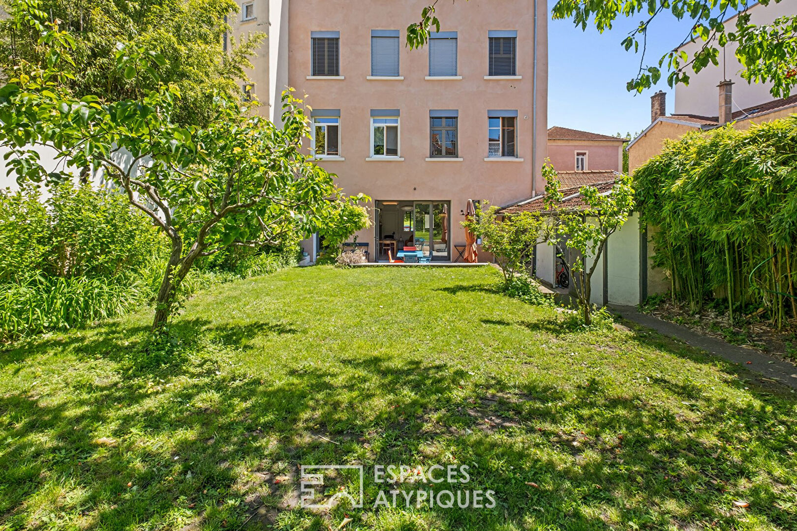 Appartement ancien rénové avec jardin en plein coeur de Saint-Just