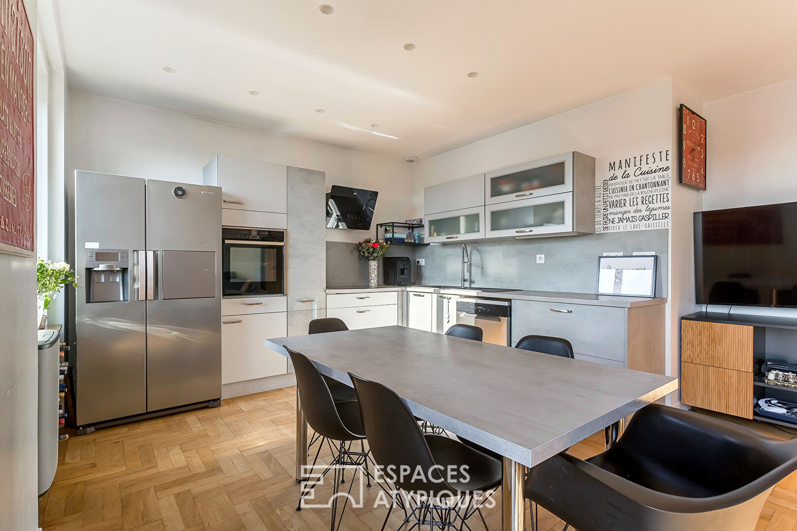 Photo Rénovation moderne proche de la place Ambroise Courtois image 4/6