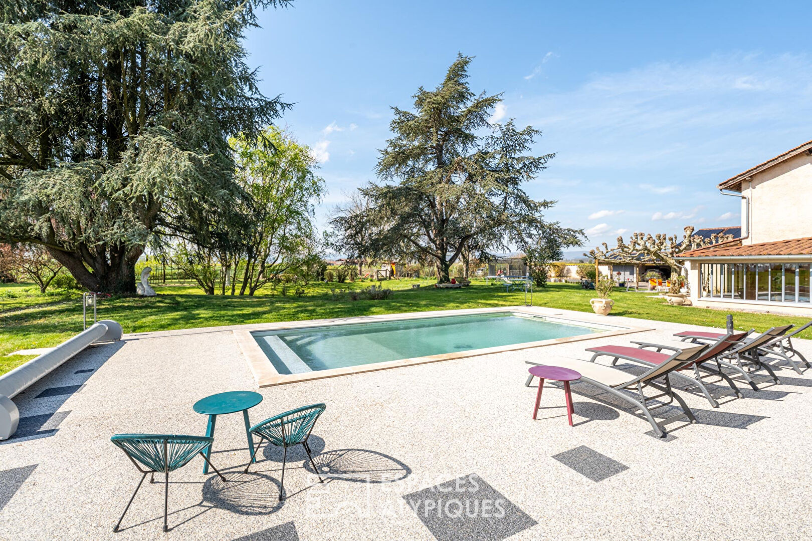 Agence immobilière de ESPACES ATYPIQUES LYON - ESPACES ATYPIQUES Villefranche