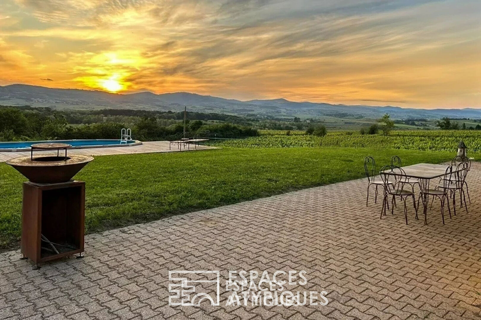 Villa avec vue panoramique et dépendance équestre