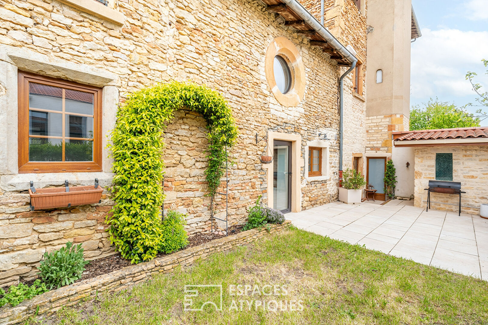 Agence immobilière de ESPACES ATYPIQUES LYON - ESPACES ATYPIQUES Villefranche