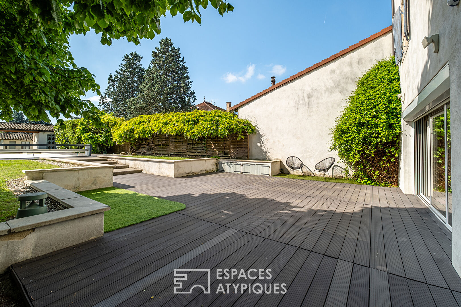 Photo Maison familiale en pisé avec piscine image 3/6