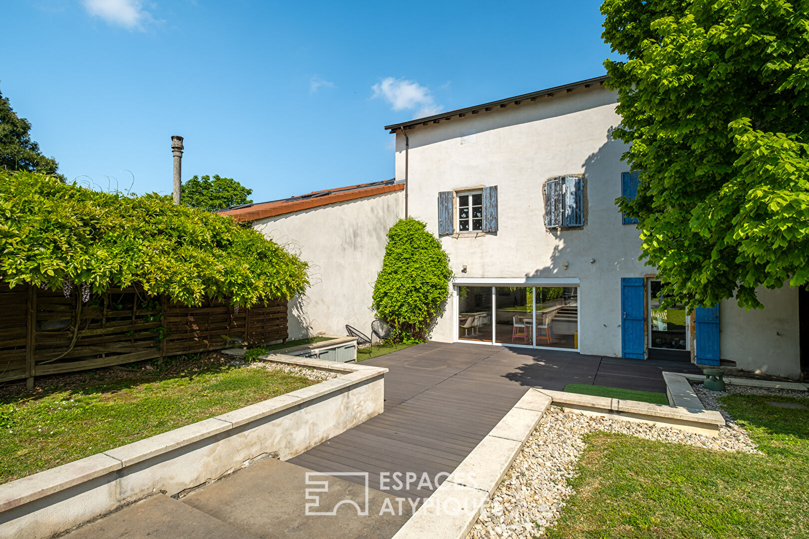Photo Maison familiale en pisé avec piscine image 4/6