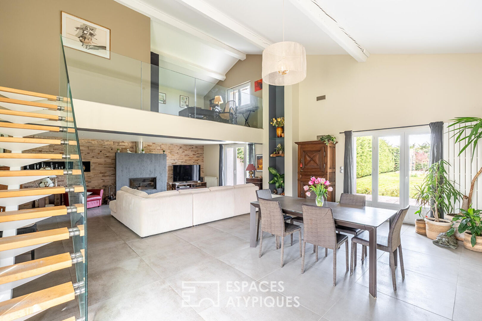 Agence immobilière de ESPACES ATYPIQUES LYON - ESPACES ATYPIQUES Villefranche