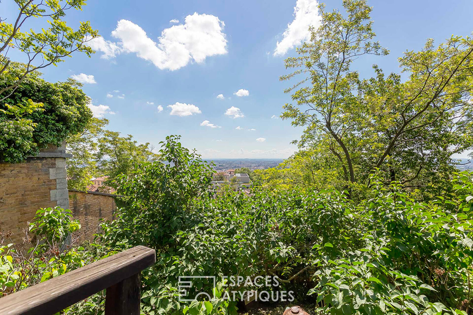 Photo Appartement bourgeois en plein coeur de saint just avec jardin privatif image 5/6