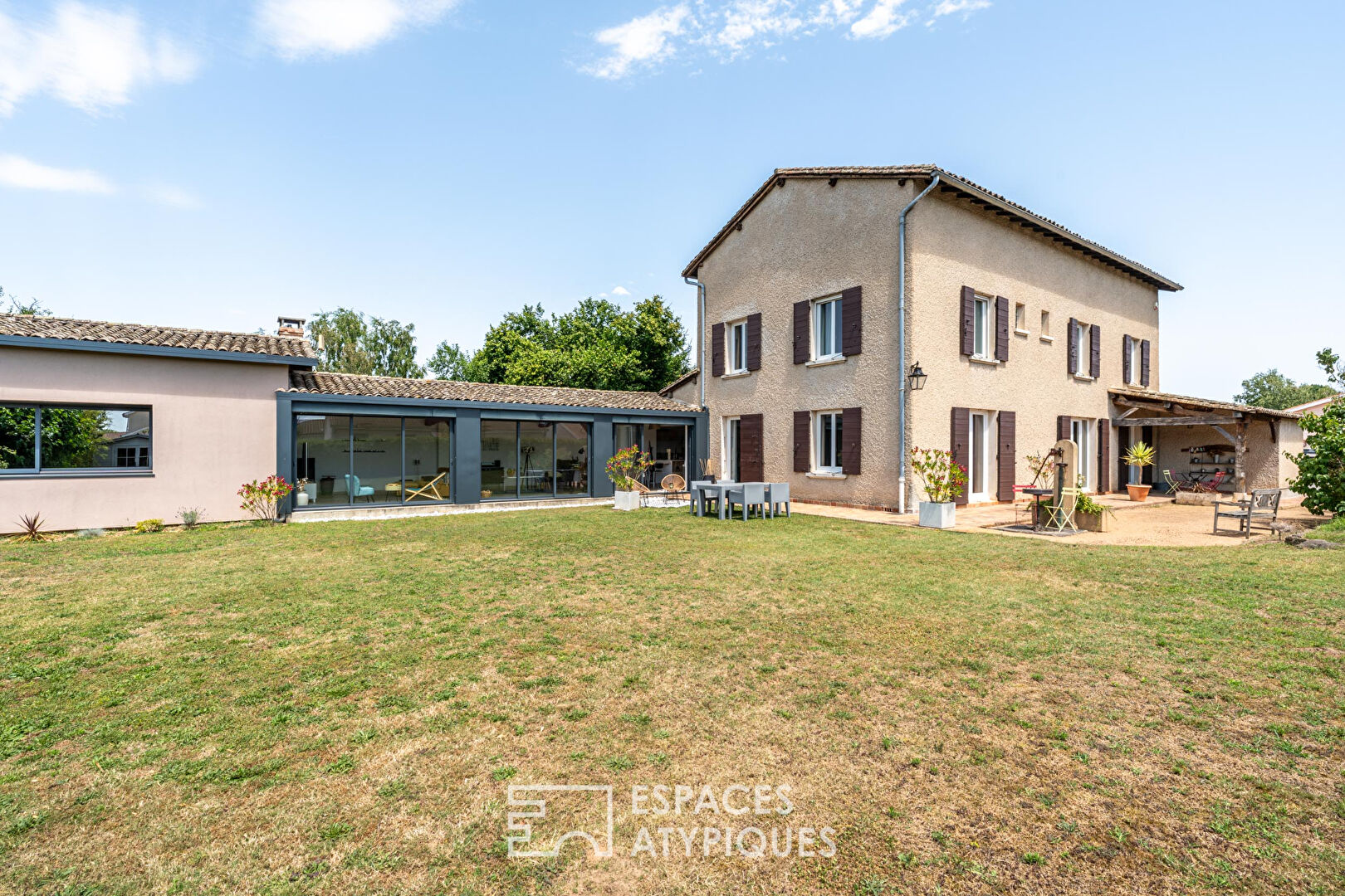 Agence immobilière de ESPACES ATYPIQUES LYON - ESPACES ATYPIQUES Villefranche